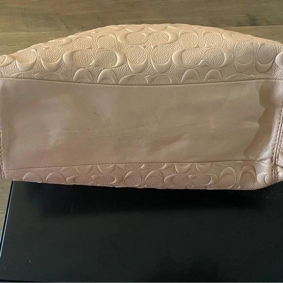 Coach Lexy in Signature Smooth Leather - Picture 5 of 15